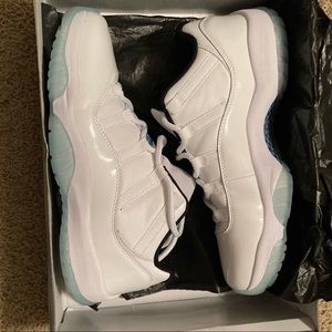 Air Jordan 11 Low Legend Blue